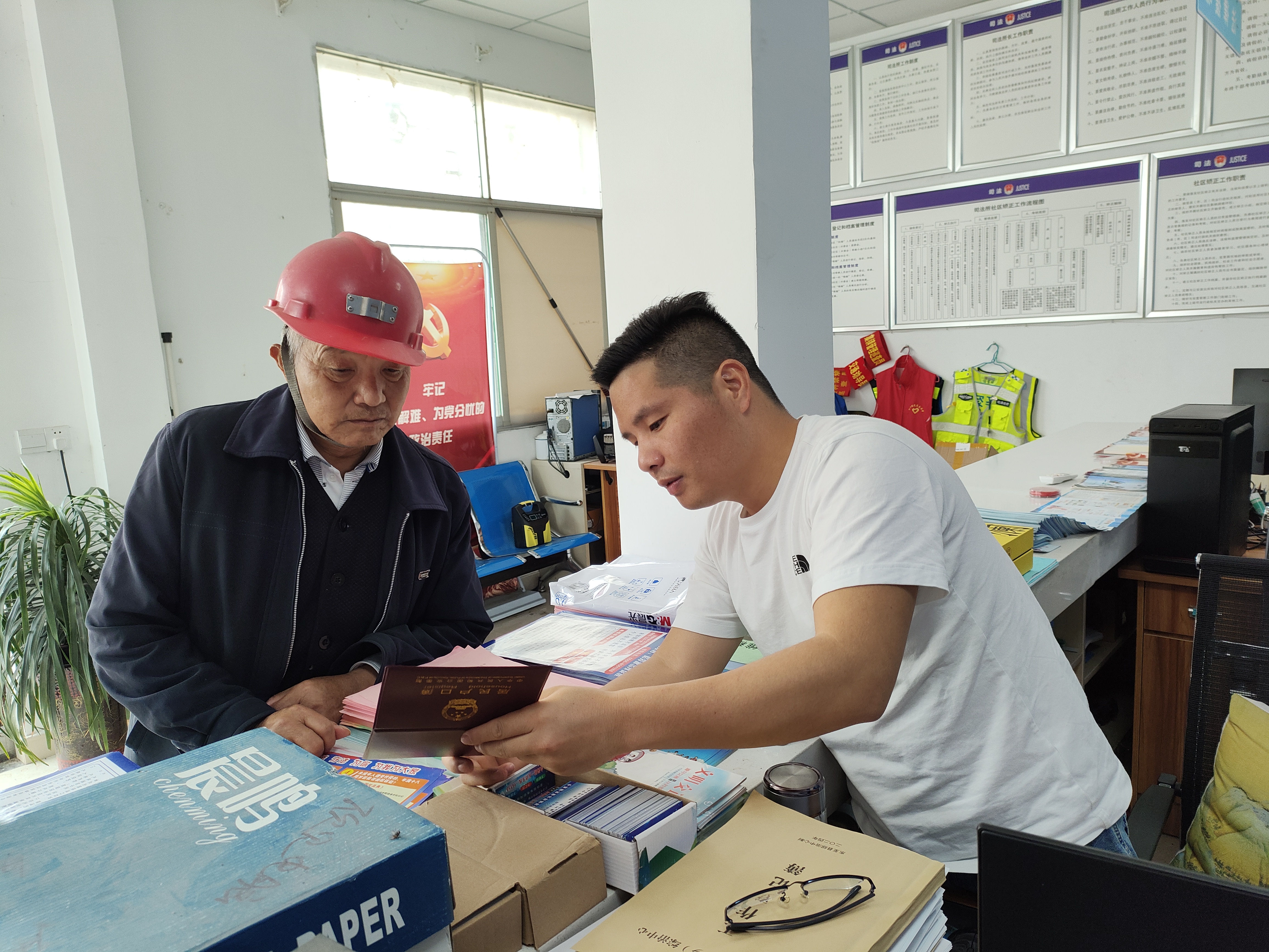 东至县昭潭镇:纠纷“巧”化解服务“大”民生(图1)