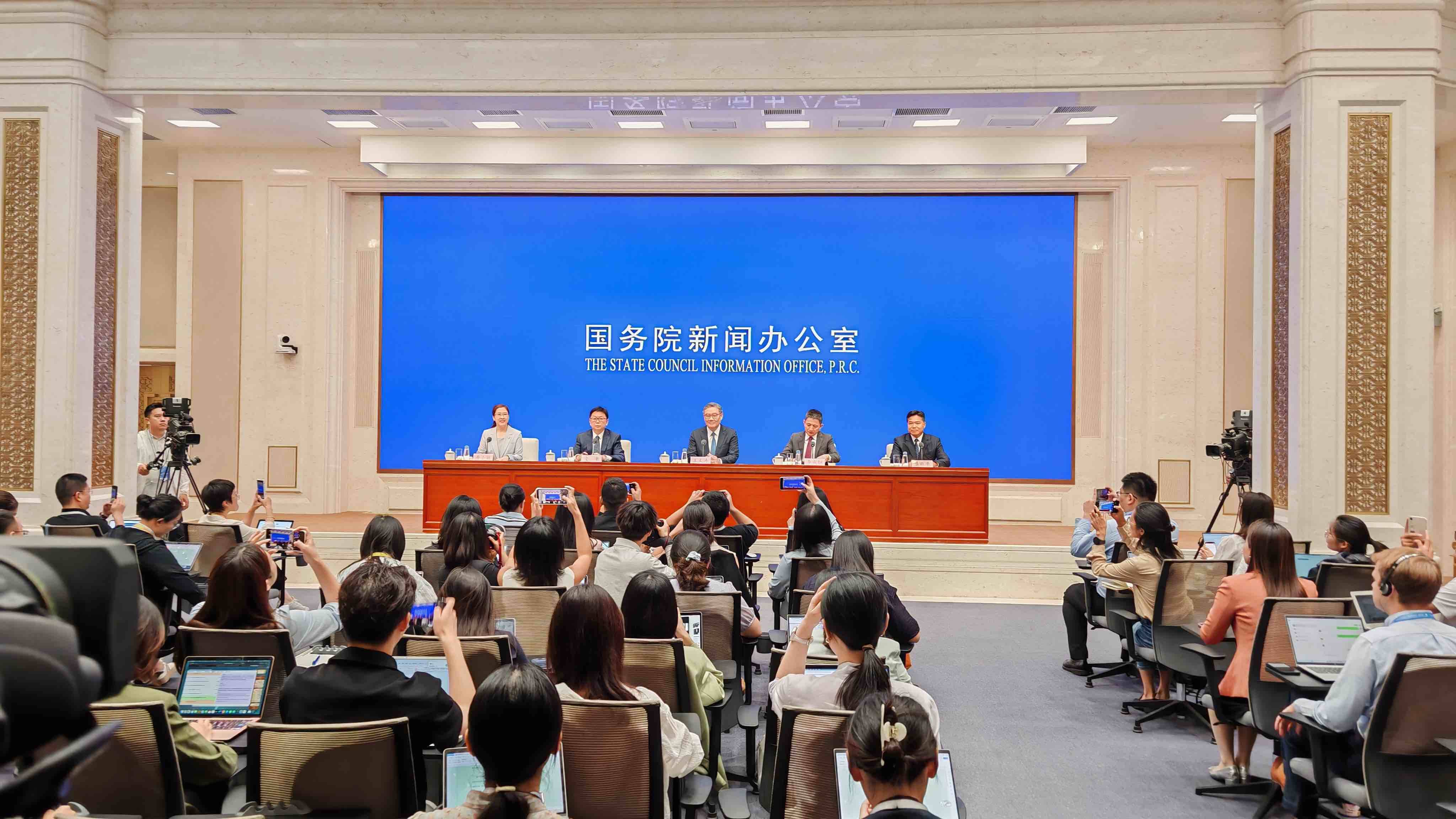 “十四五”期间我国实际使用外资累计达到70873亿美元提前6个月完成预期目标(图1)
