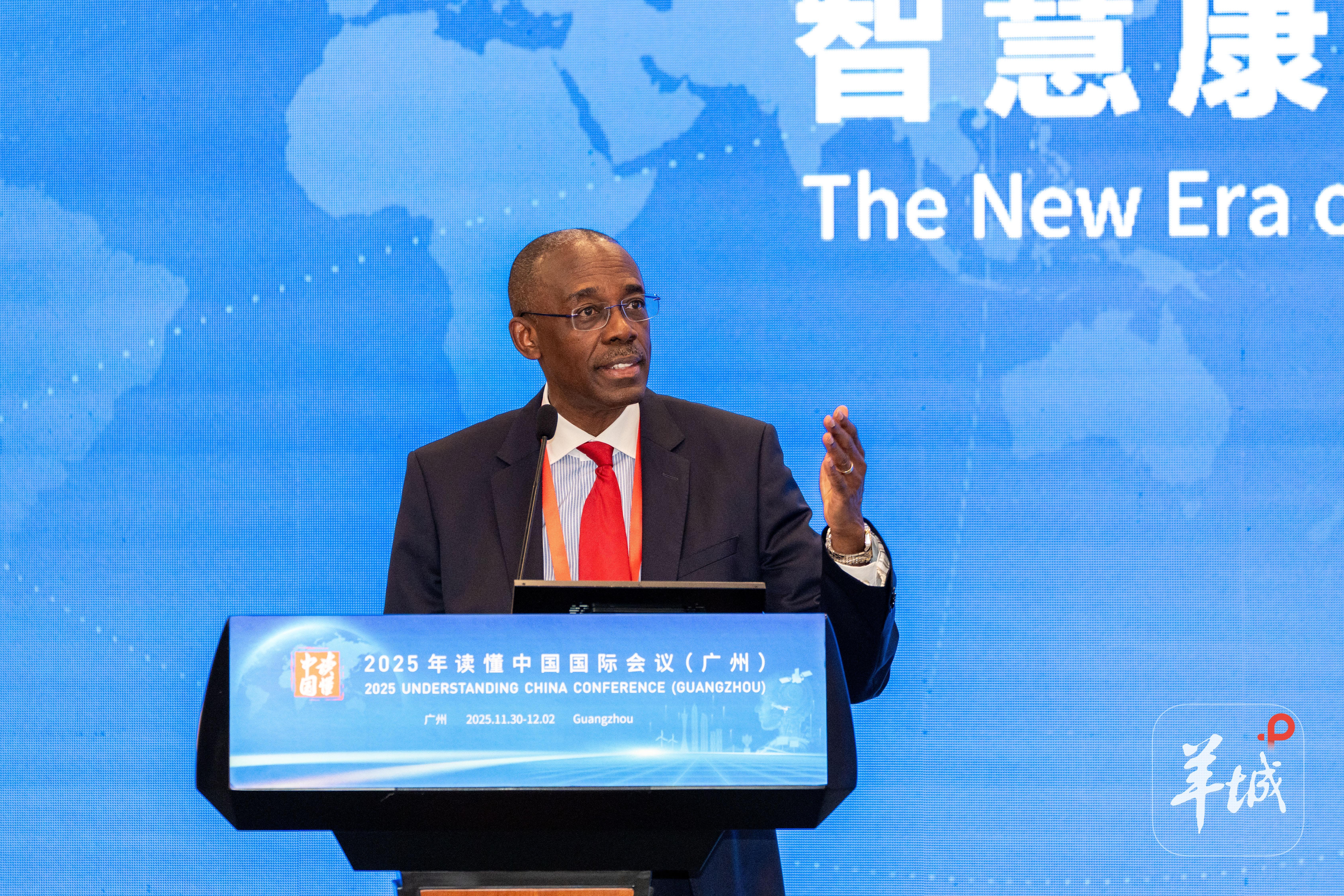 爱德华·夸夸:AI与中医结合能为老龄化社会带来福祉2025读懂中国(图1)